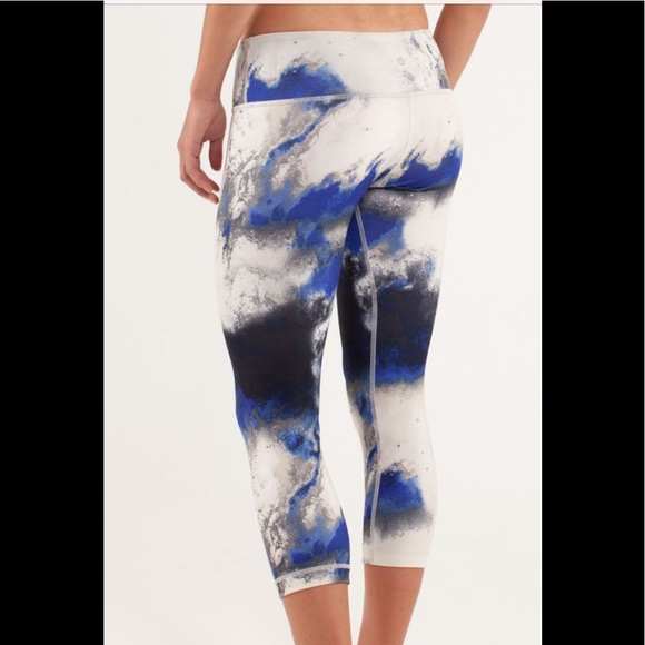 lululemon athletica Pants - Lululemon will see under crops size 2 lululemon athletica Pants - Lululemon will see under crops size 2
